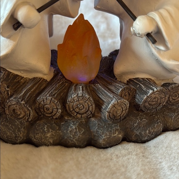 Goulish campfire ghost Halloween decor - Picture 6 of 14